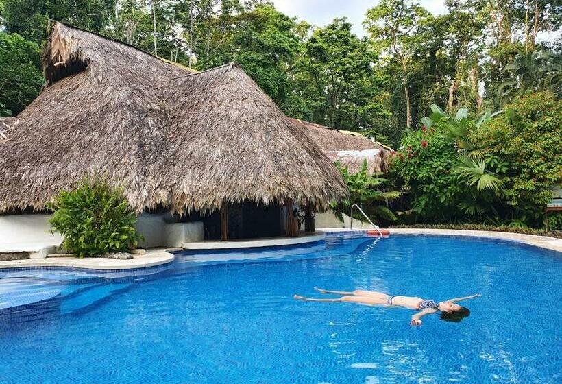 בית מלון כפרי Cariblue Beach and Jungle Resort