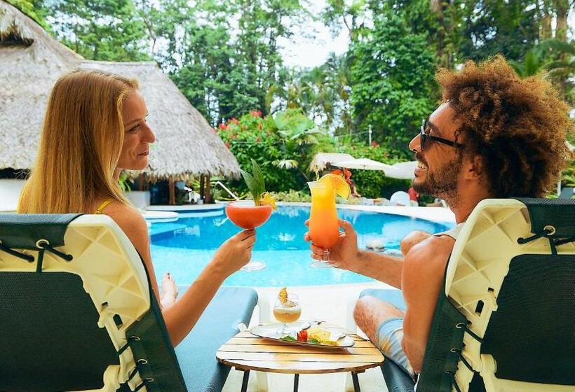 בית מלון כפרי Cariblue Beach and Jungle Resort