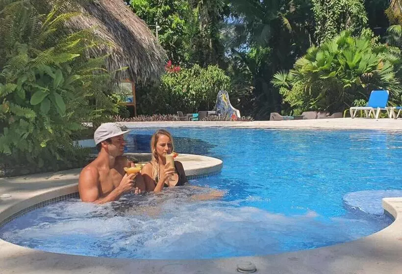 فندق Cariblue Beach and Jungle Resort