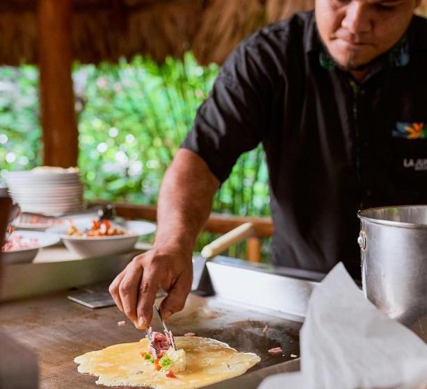 בית מלון כפרי Cariblue Beach and Jungle Resort
