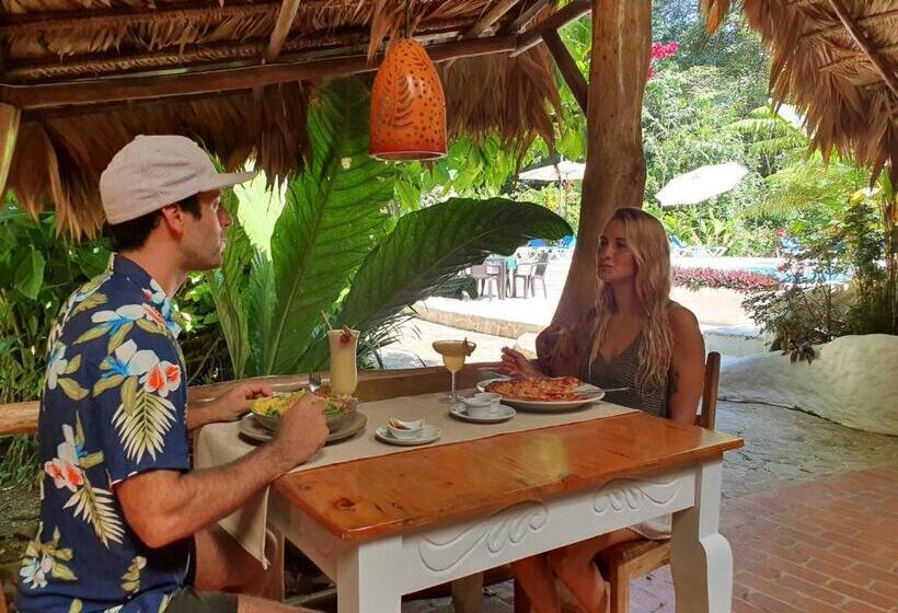 בית מלון כפרי Cariblue Beach and Jungle Resort