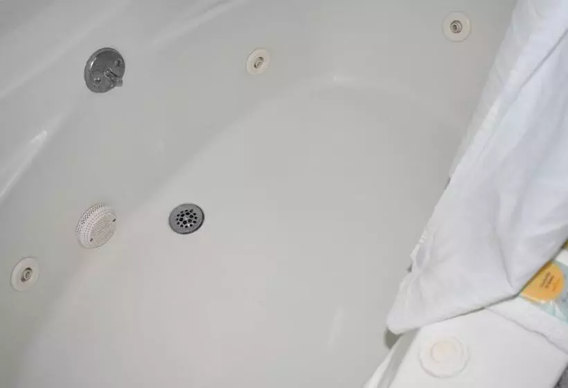 Отель Guest Cottages & Suites