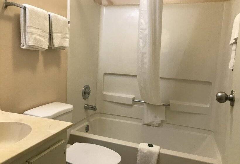 Отель Guest Cottages & Suites