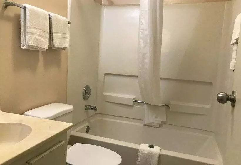 Отель Guest Cottages & Suites