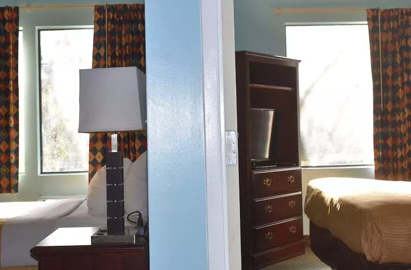 Отель Guest Cottages & Suites