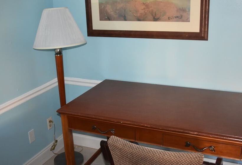 Отель Guest Cottages & Suites