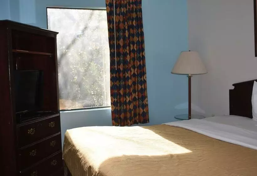 Отель Guest Cottages & Suites