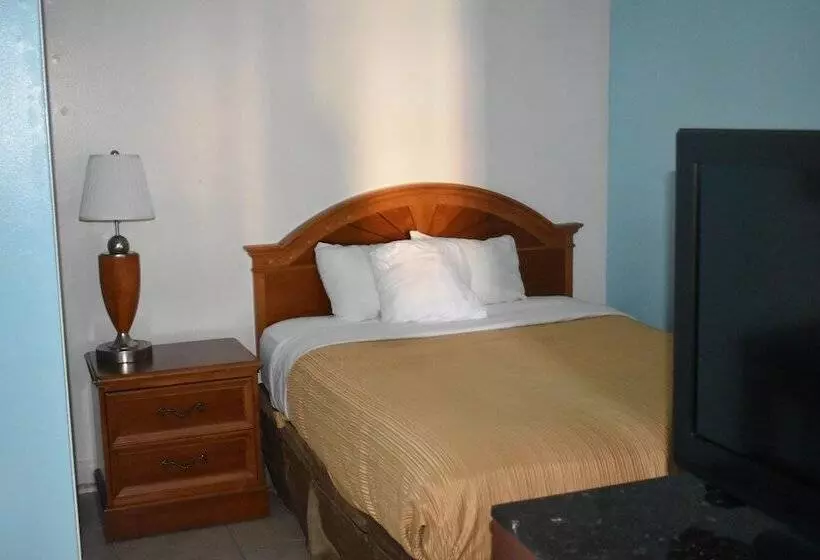 Отель Guest Cottages & Suites