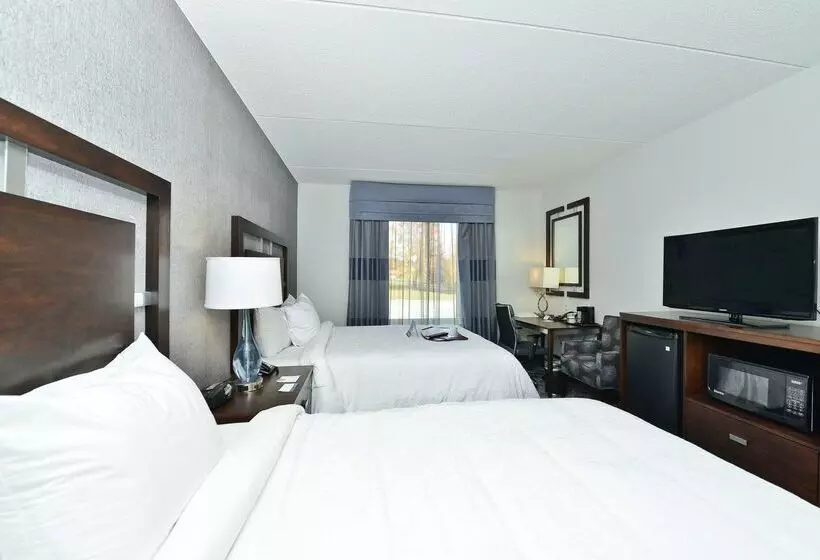 هتل Hampton Inn & Suites Greensboro/coliseum Area