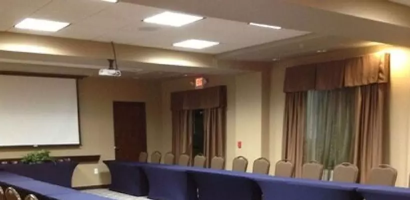 هتل Hampton Inn & Suites Greensboro/coliseum Area