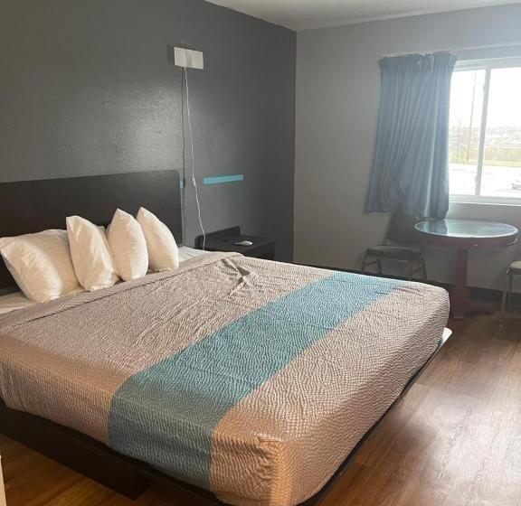 فندق Troy Inn And Suites