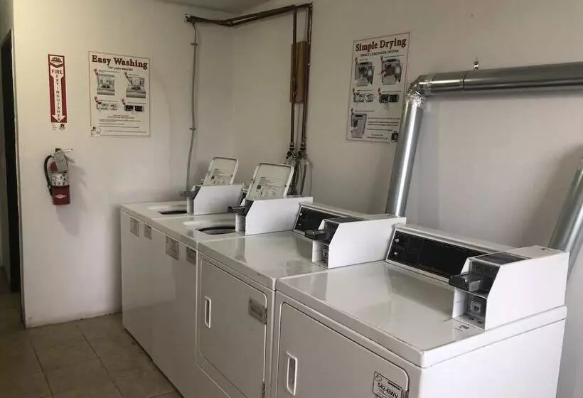 בית מלון כפרי Troy Inn And Suites