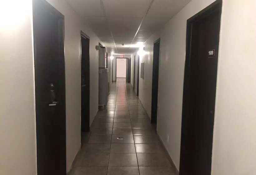 בית מלון כפרי Troy Inn And Suites