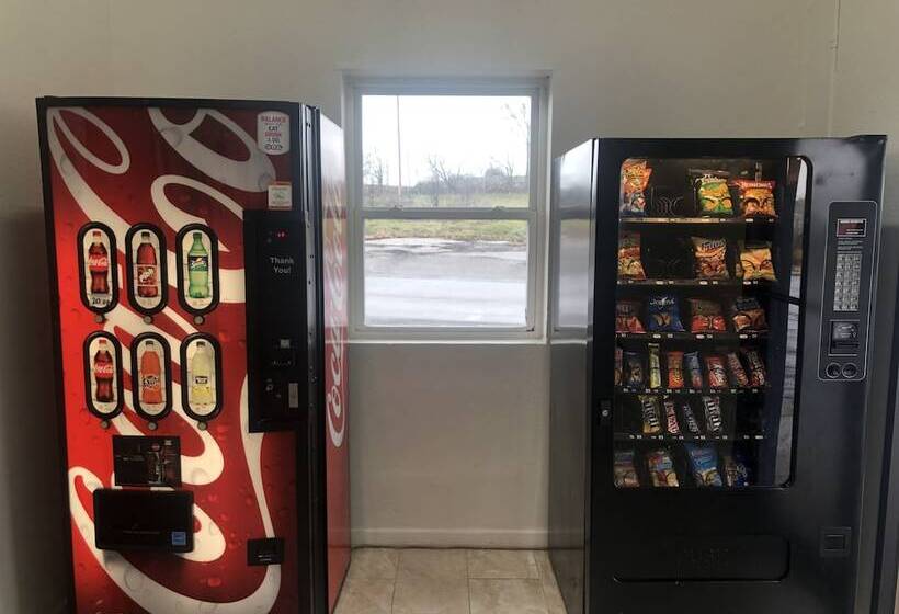 فندق Troy Inn And Suites