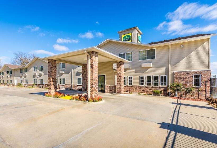 酒店 Wamego Inn And Suites