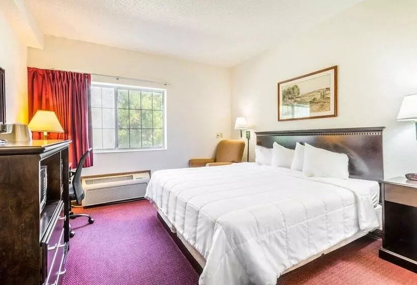 酒店 Wamego Inn And Suites