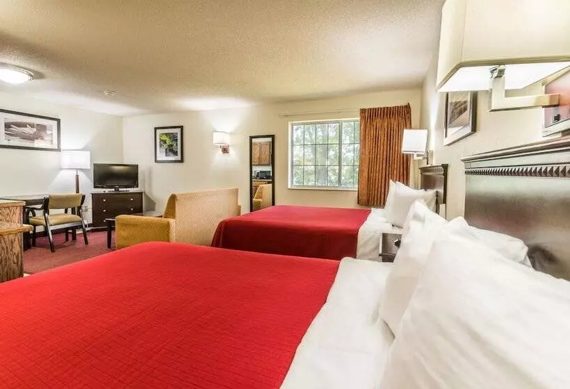 酒店 Wamego Inn And Suites