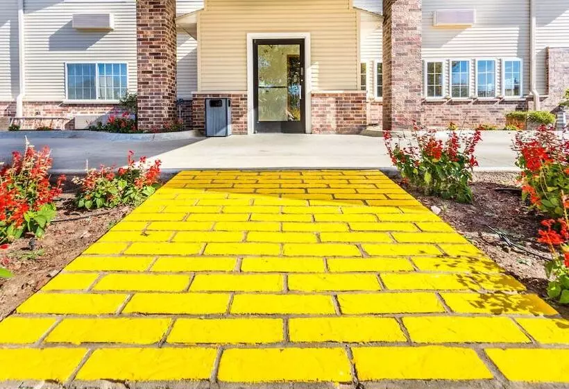 酒店 Wamego Inn And Suites