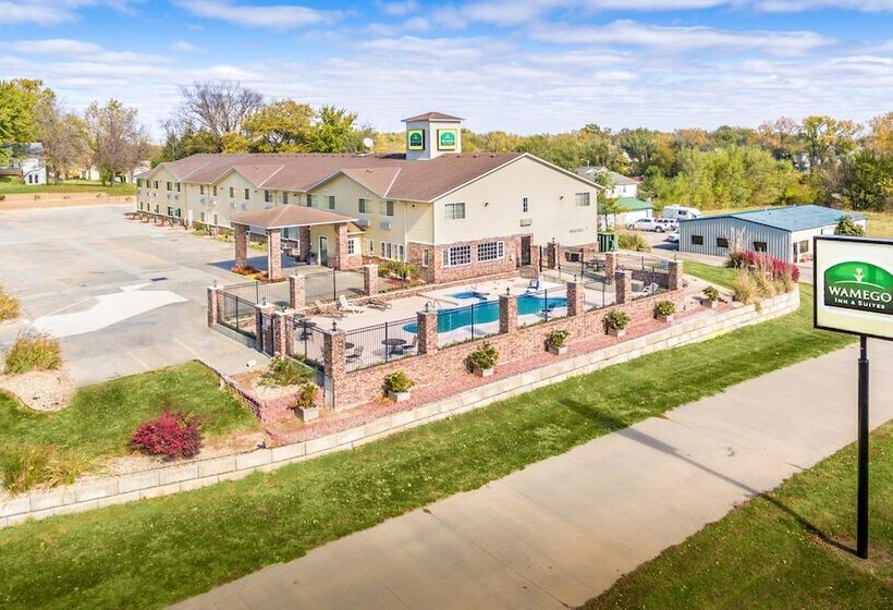 酒店 Wamego Inn And Suites