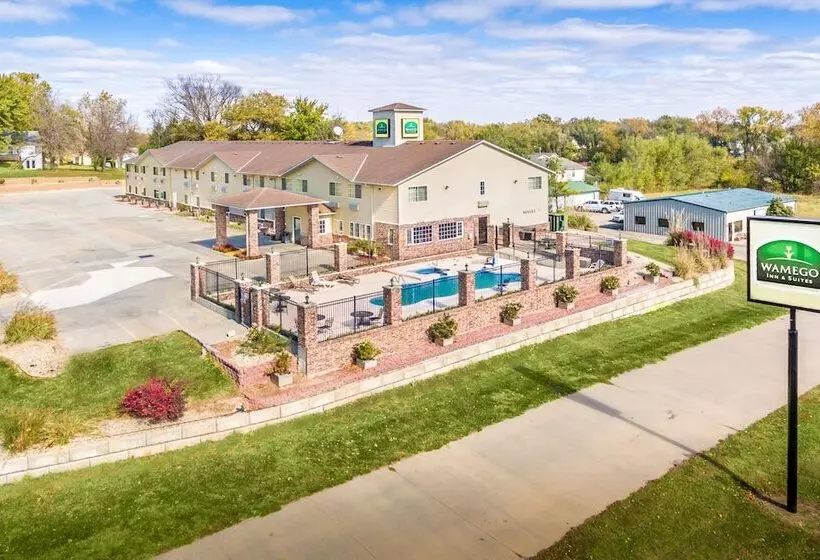 酒店 Wamego Inn And Suites