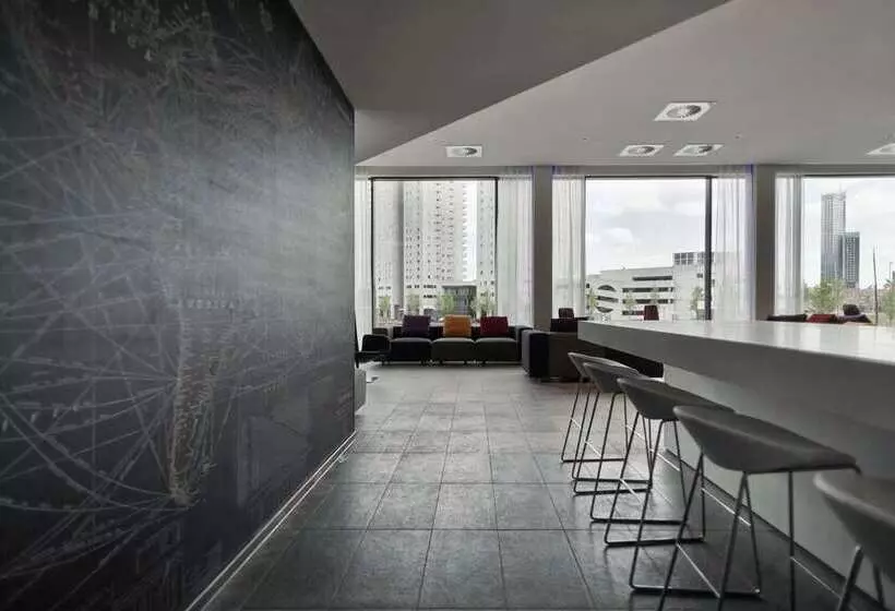 Mainport Hotel Rotterdam, A Hilton Affiliate