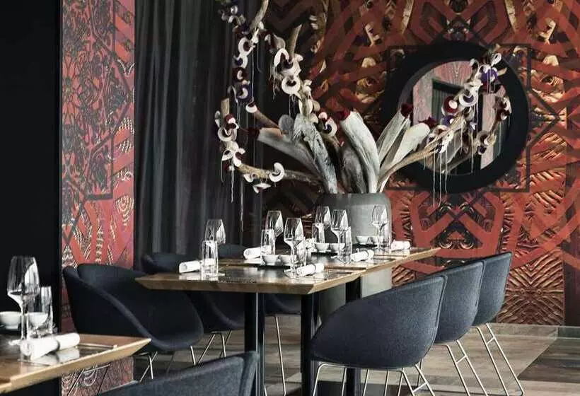 Mainport Hotel Rotterdam, A Hilton Affiliate