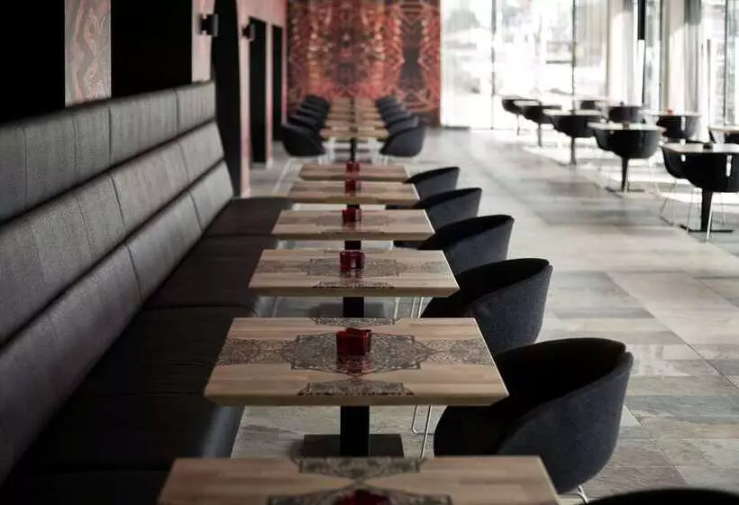 Mainport Hotel Rotterdam, A Hilton Affiliate