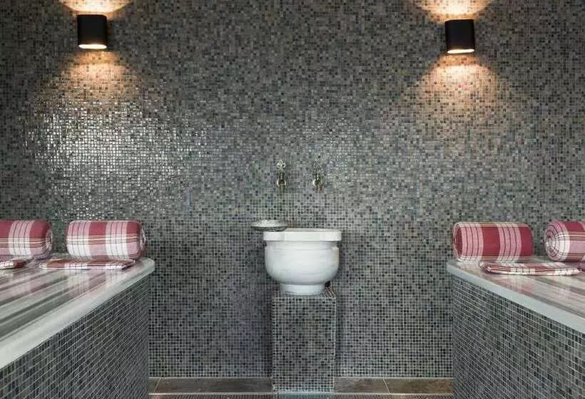 Mainport Hotel Rotterdam, A Hilton Affiliate