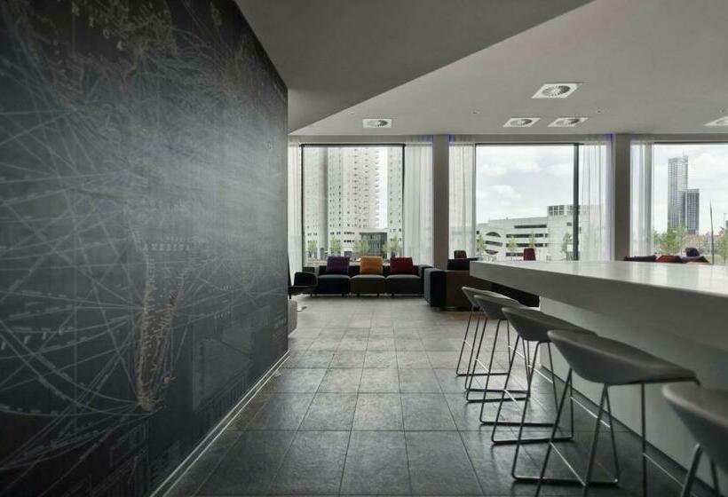 Mainport Hotel Rotterdam, A Hilton Affiliate