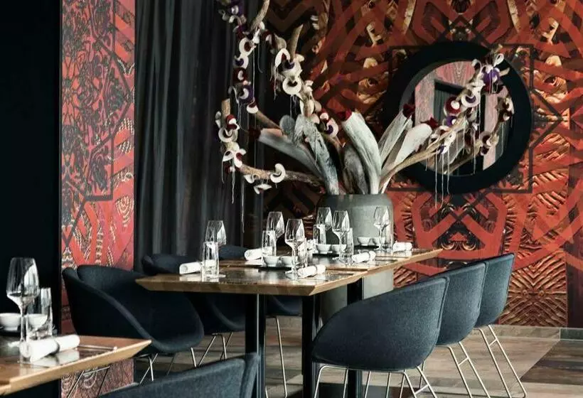 Mainport Hotel Rotterdam, A Hilton Affiliate