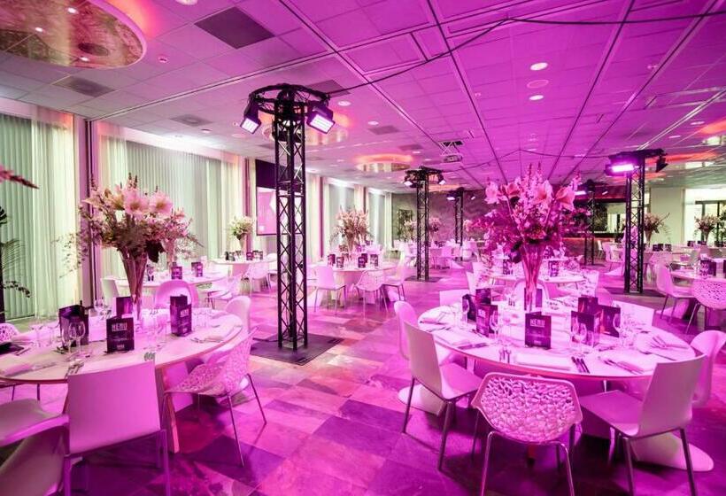 Mainport Hotel Rotterdam, A Hilton Affiliate