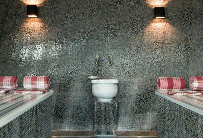 Mainport Hotel Rotterdam, A Hilton Affiliate