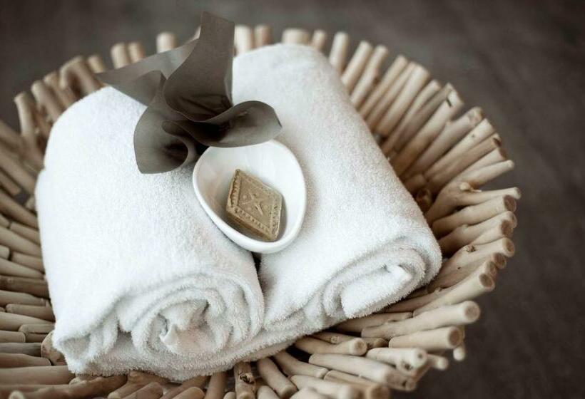 Mainport Hotel Rotterdam, A Hilton Affiliate