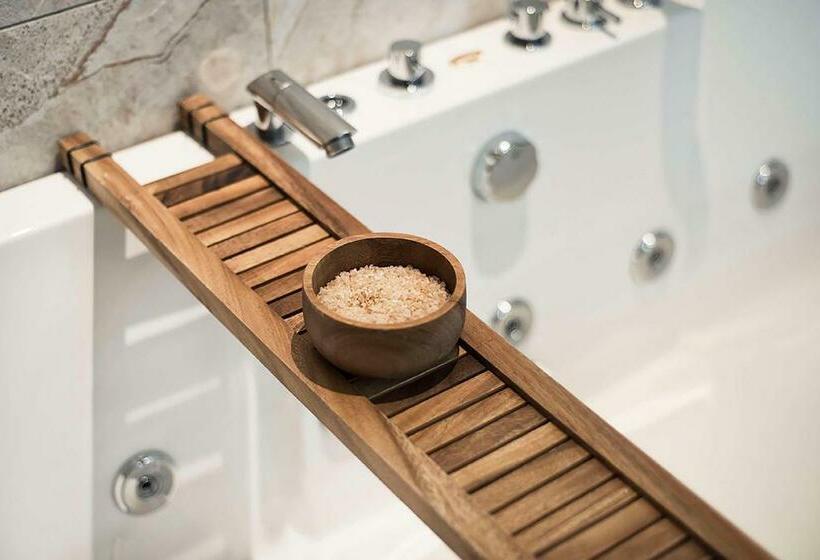 Mainport Hotel Rotterdam, A Hilton Affiliate