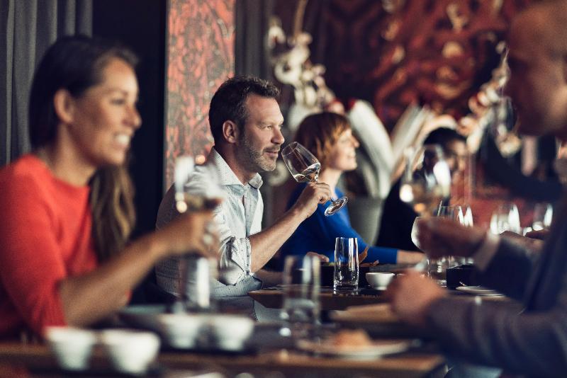 Mainport Hotel Rotterdam, A Hilton Affiliate