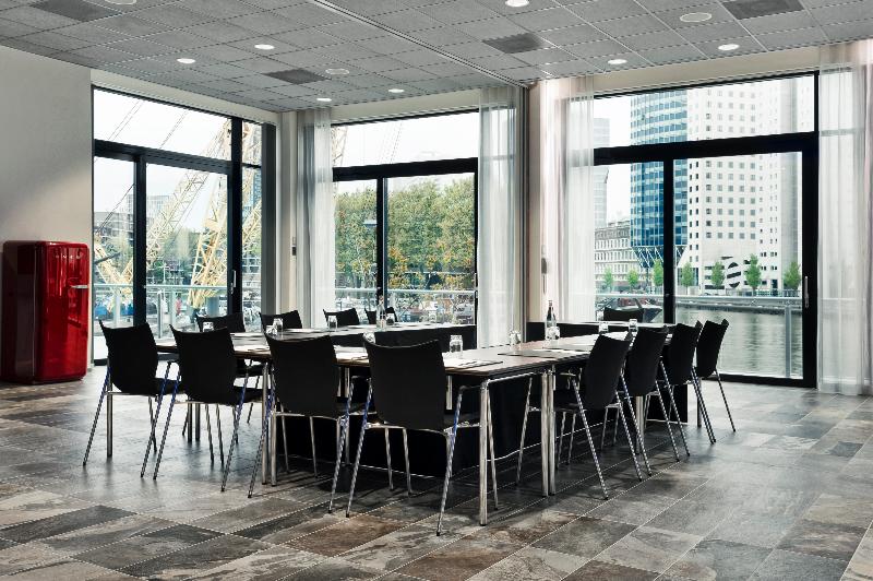 Mainport Hotel Rotterdam, A Hilton Affiliate