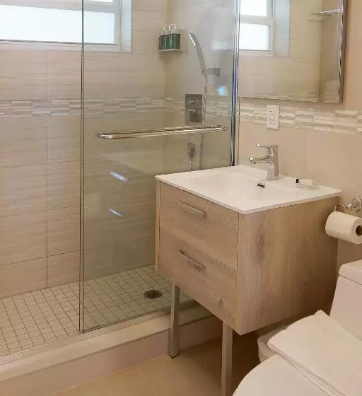 مُتل Diane Oceanfront Suites