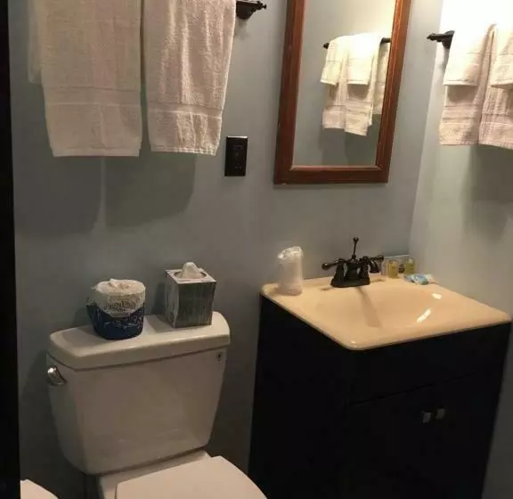 モーテル Warrensburg Inn & Suites   6 Mi To Lake George