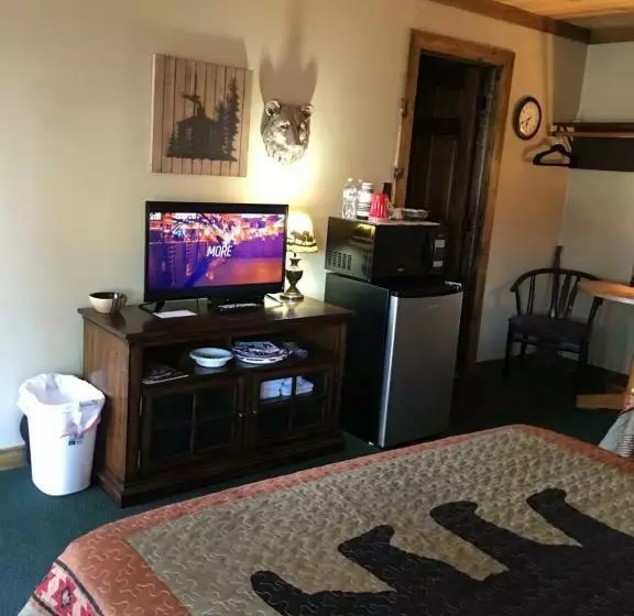 モーテル Warrensburg Inn & Suites   6 Mi To Lake George