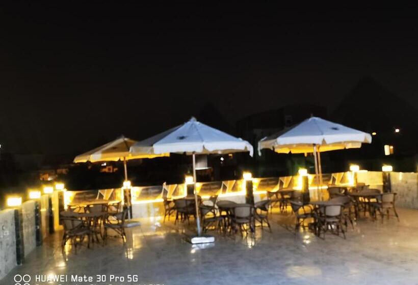 مُتل The View Pyramids