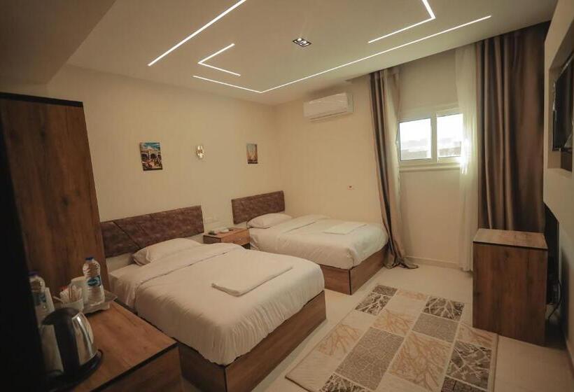 مُتل The View Pyramids