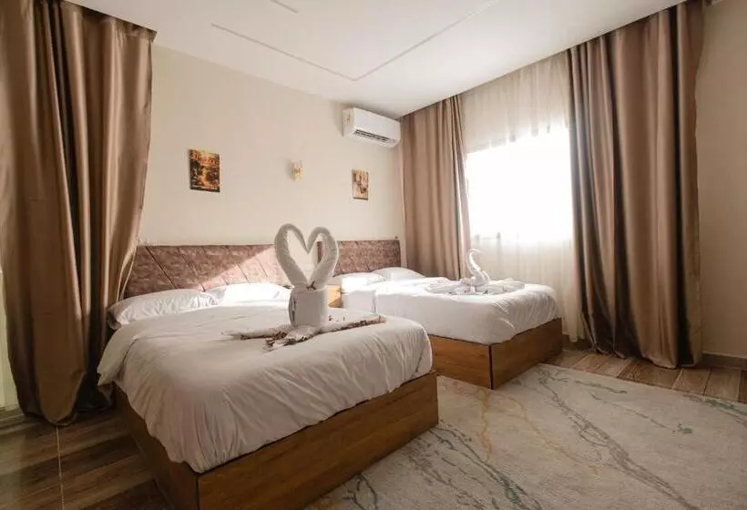 مُتل The View Pyramids