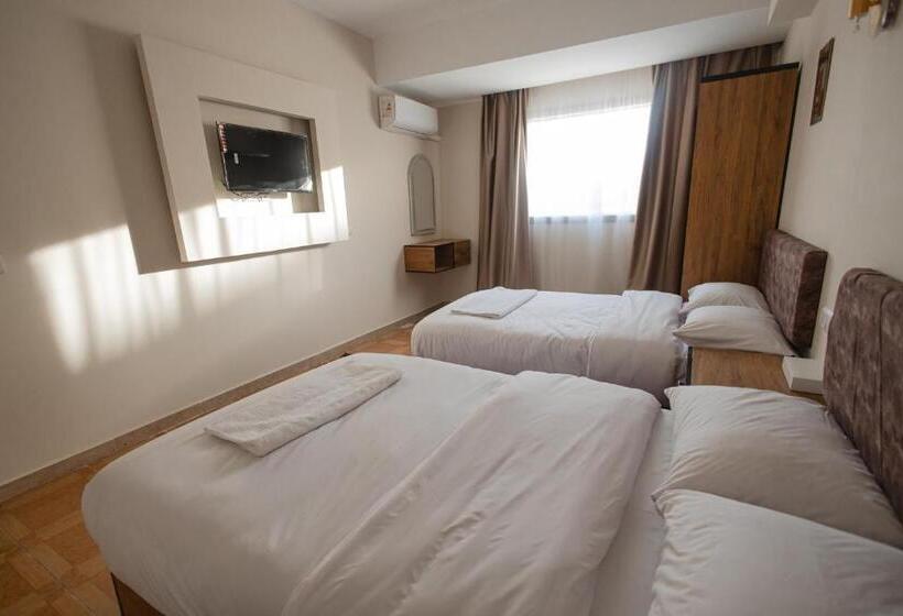 مُتل The View Pyramids