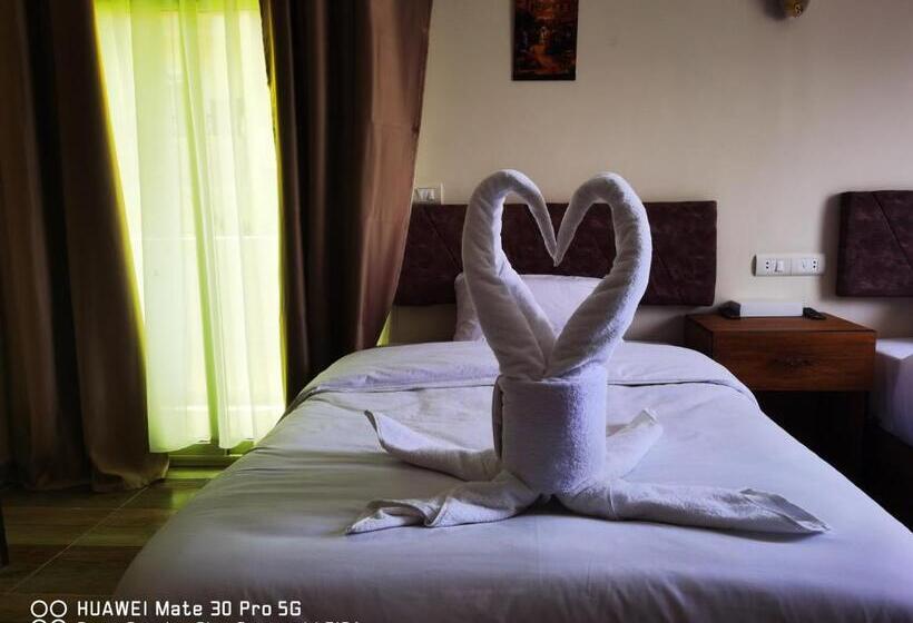 مُتل The View Pyramids