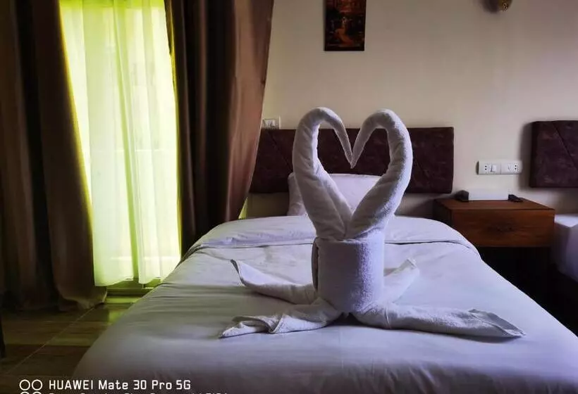 مُتل The View Pyramids