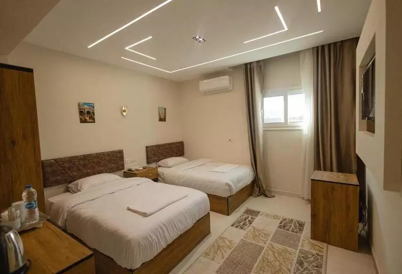 مُتل The View Pyramids