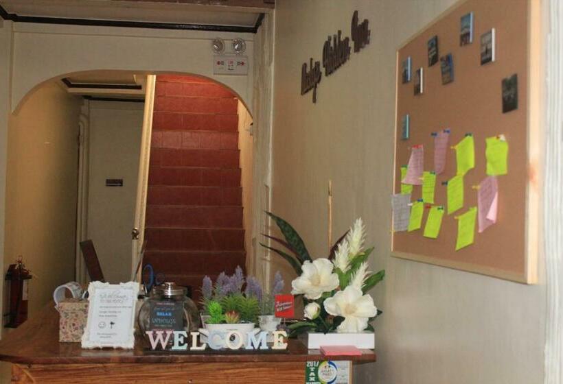 호텔 Macky's Hidden Inn