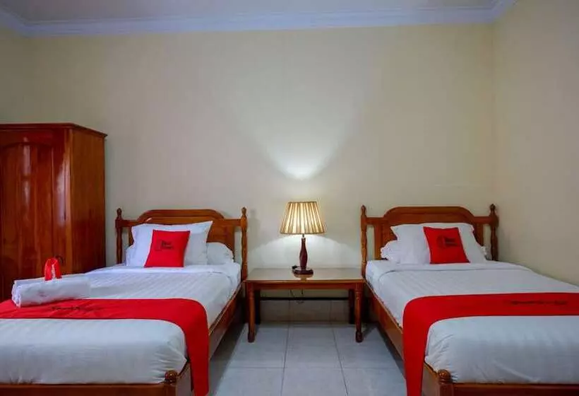 Majatalo Reddoorz Near Lakota Beach Tomia Wakatobi