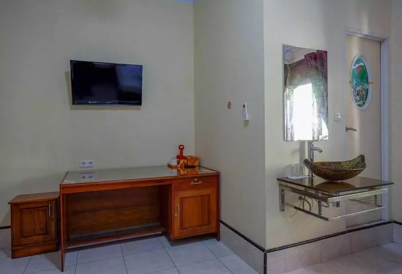 Majatalo Reddoorz Near Lakota Beach Tomia Wakatobi