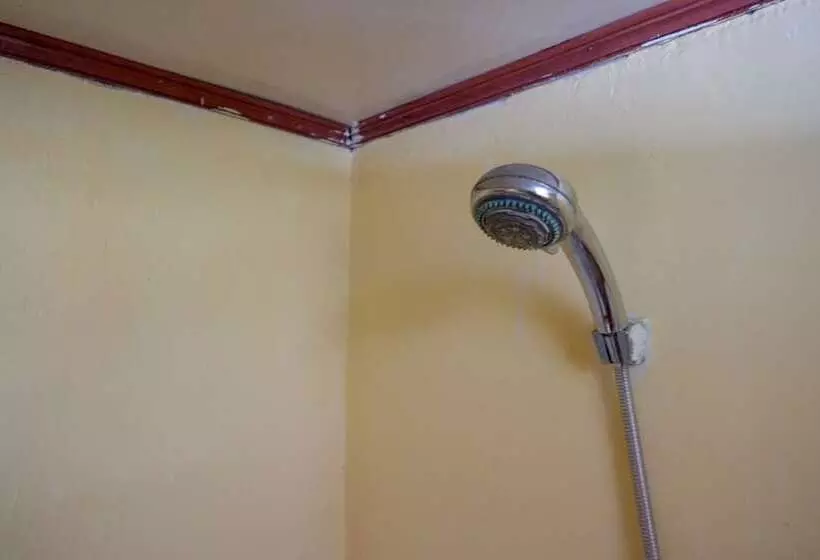 Majatalo Reddoorz Near Lakota Beach Tomia Wakatobi